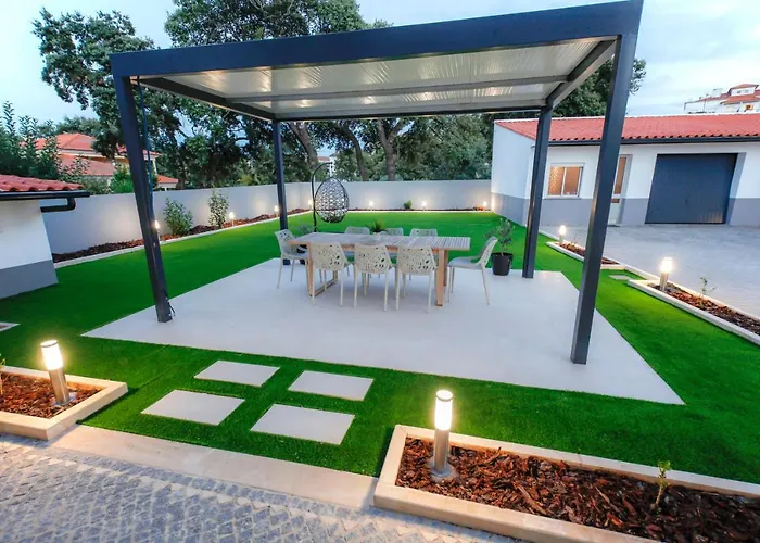 Modern Apartment With Garden
