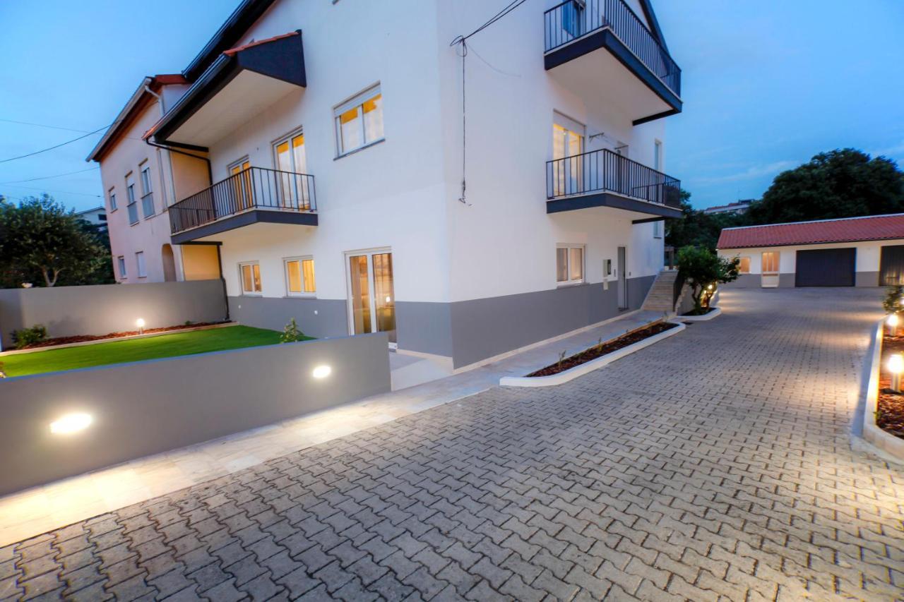 Apartment Modern With Garden